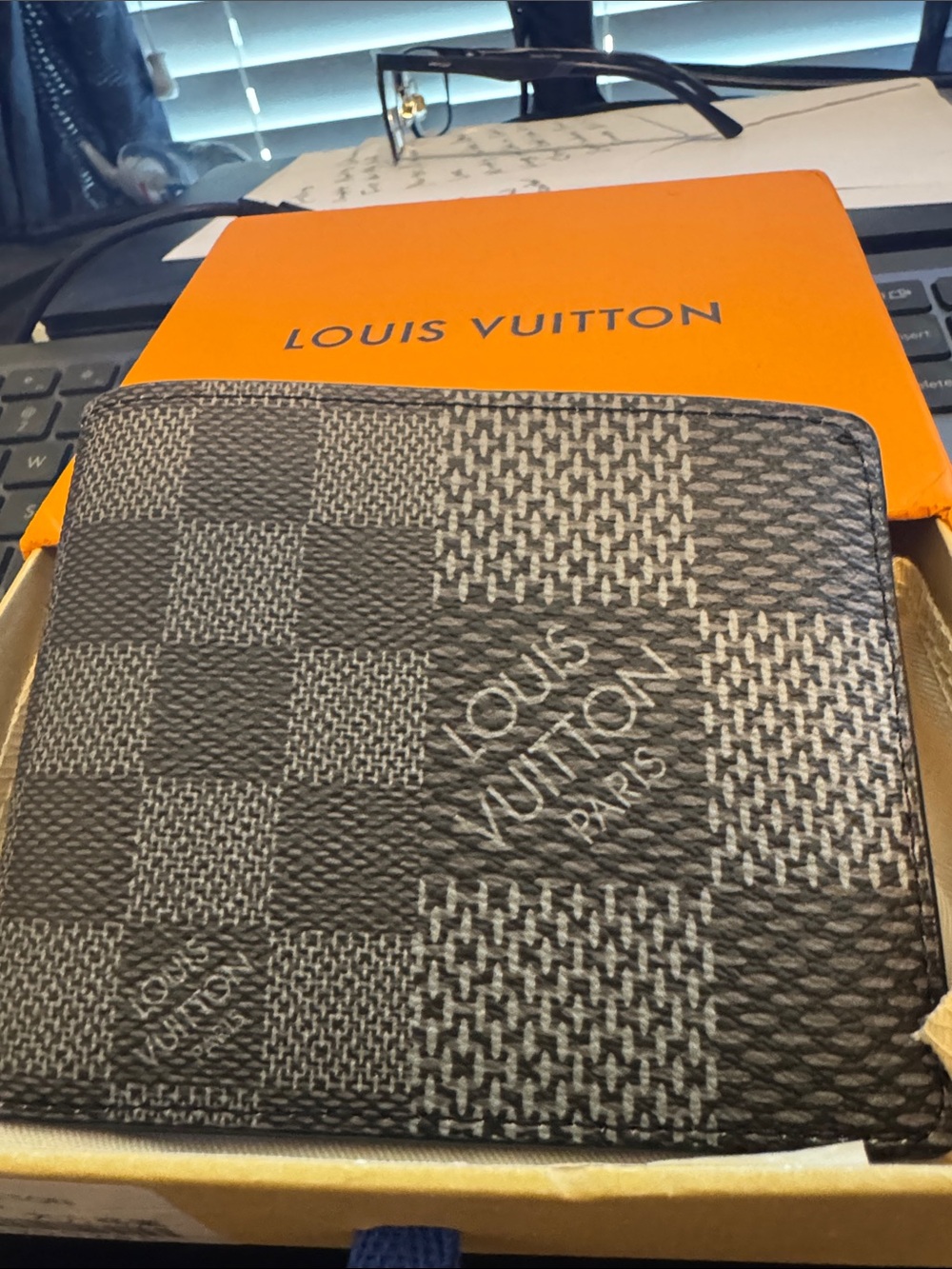 Louis Vuitton Men's Damier Graphite Canvas Wallet - Black/Grey